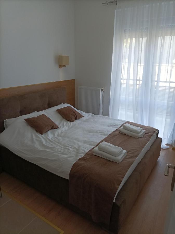 AAapartmani Indjija Indija Buitenkant foto