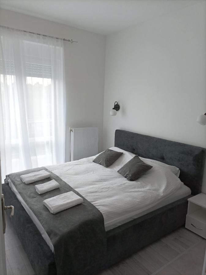 AAapartmani Indjija Indija Buitenkant foto