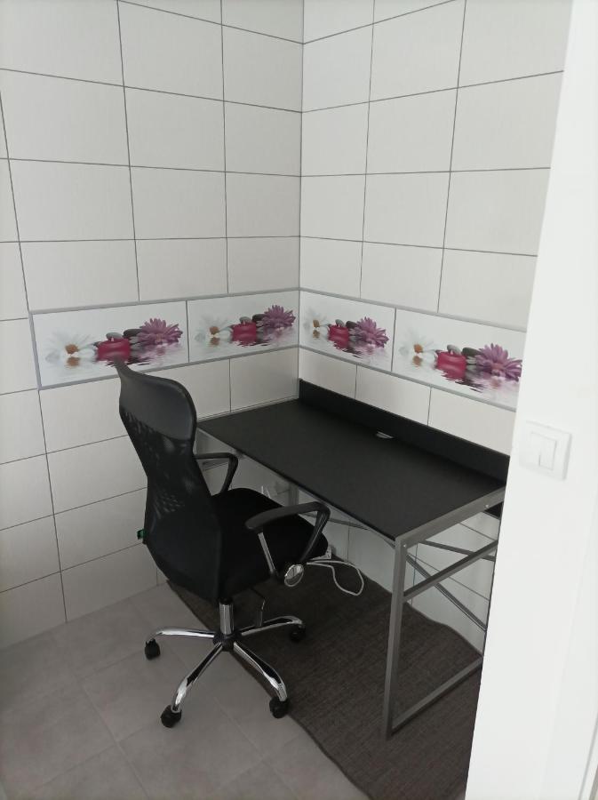 AAapartmani Indjija Indija Buitenkant foto