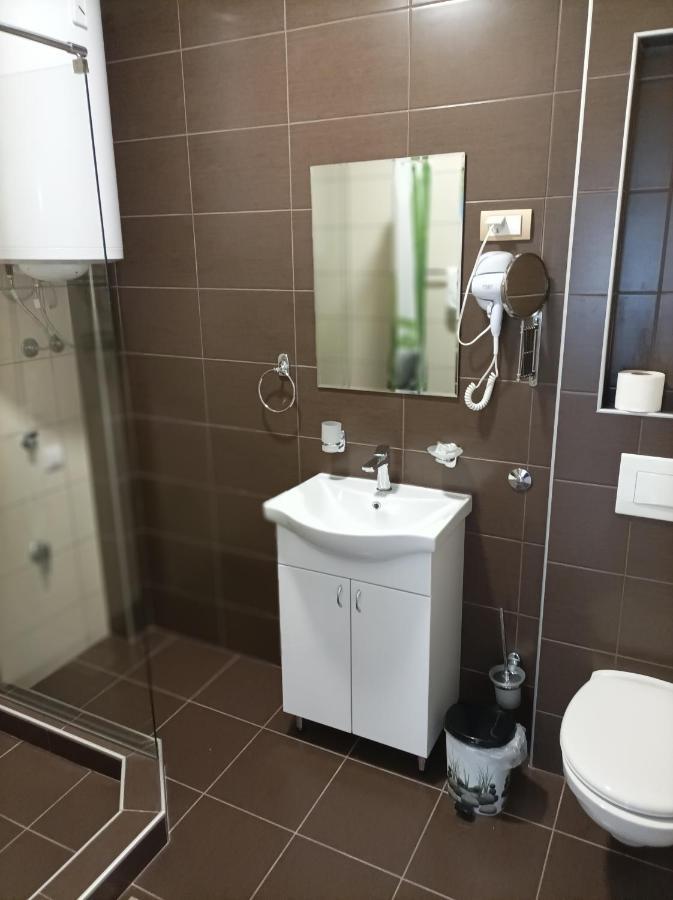 AAapartmani Indjija Indija Buitenkant foto