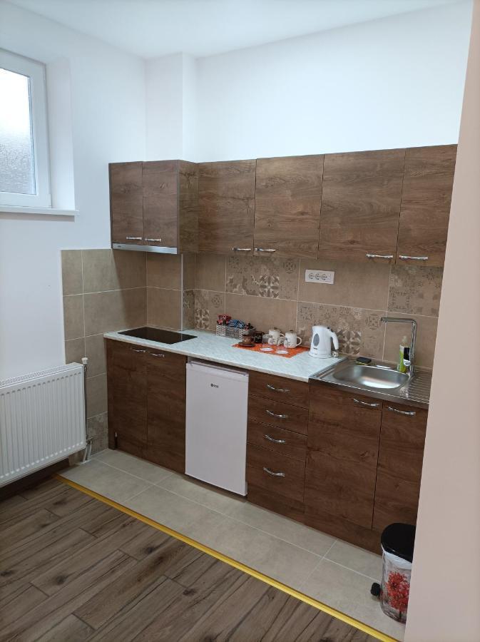 AAapartmani Indjija Indija Buitenkant foto