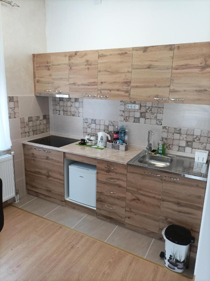 AAapartmani Indjija Indija Buitenkant foto