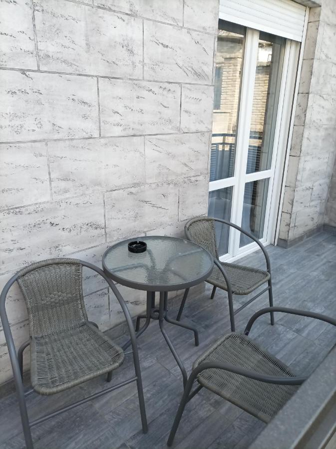 AAapartmani Indjija Indija Buitenkant foto